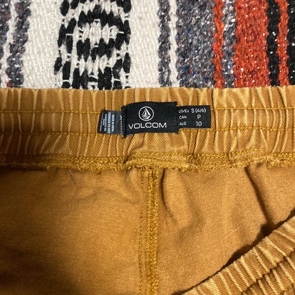Womens Volcom shorts - Picture 4 of 4